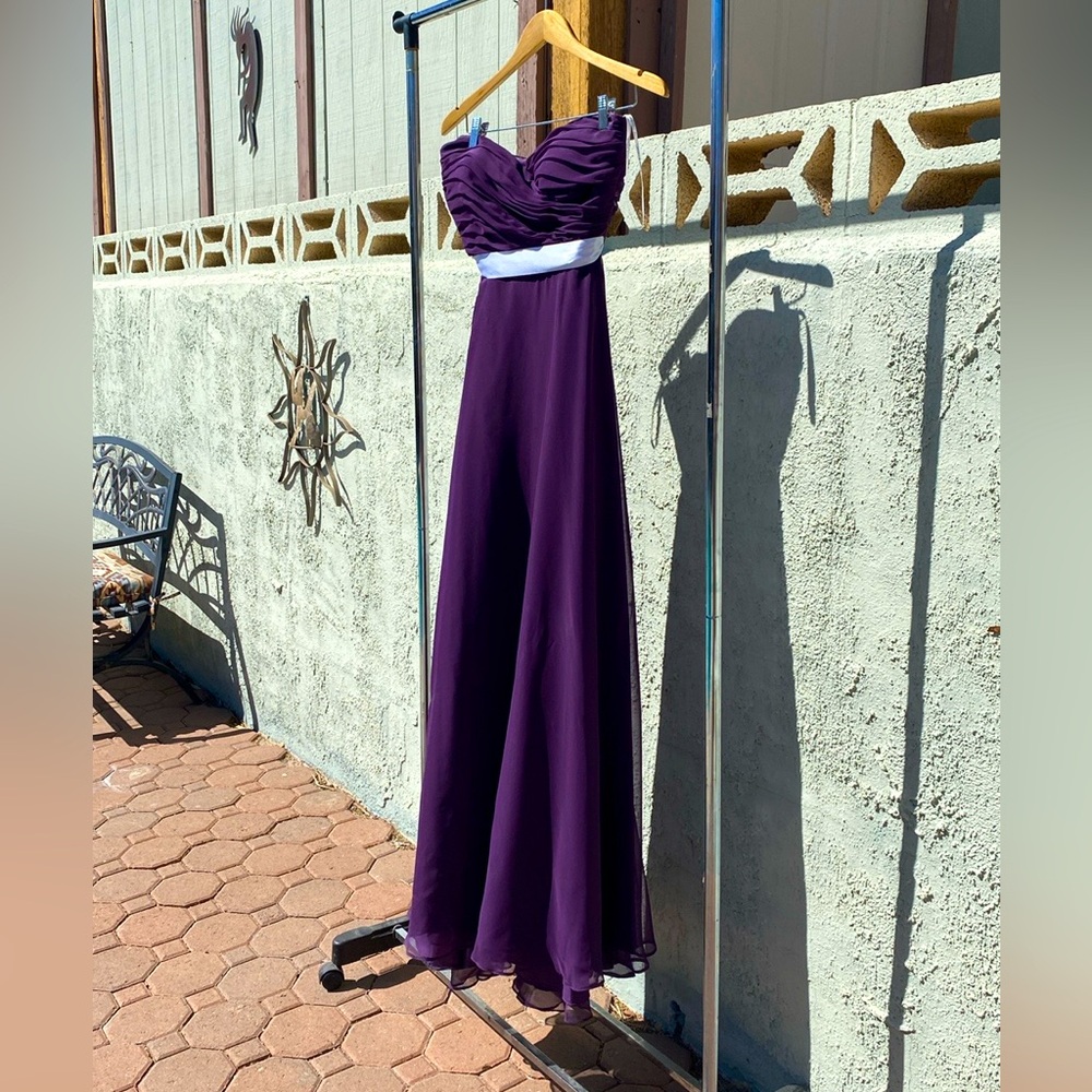 Strapless long purple gown. Prom/bridesmaid/homecoming. Worn 1 time for wedding.